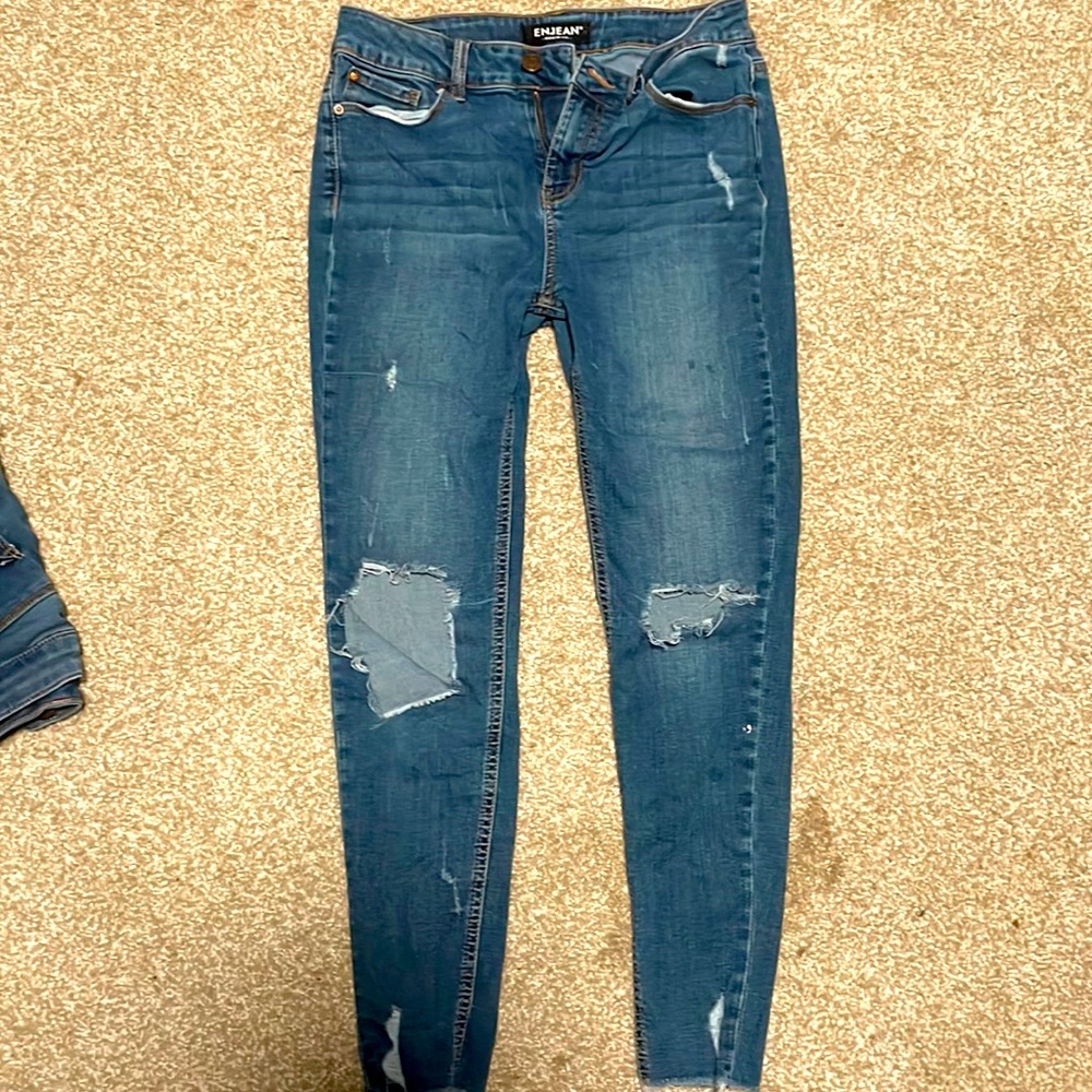 Ripped Skinny Jeans